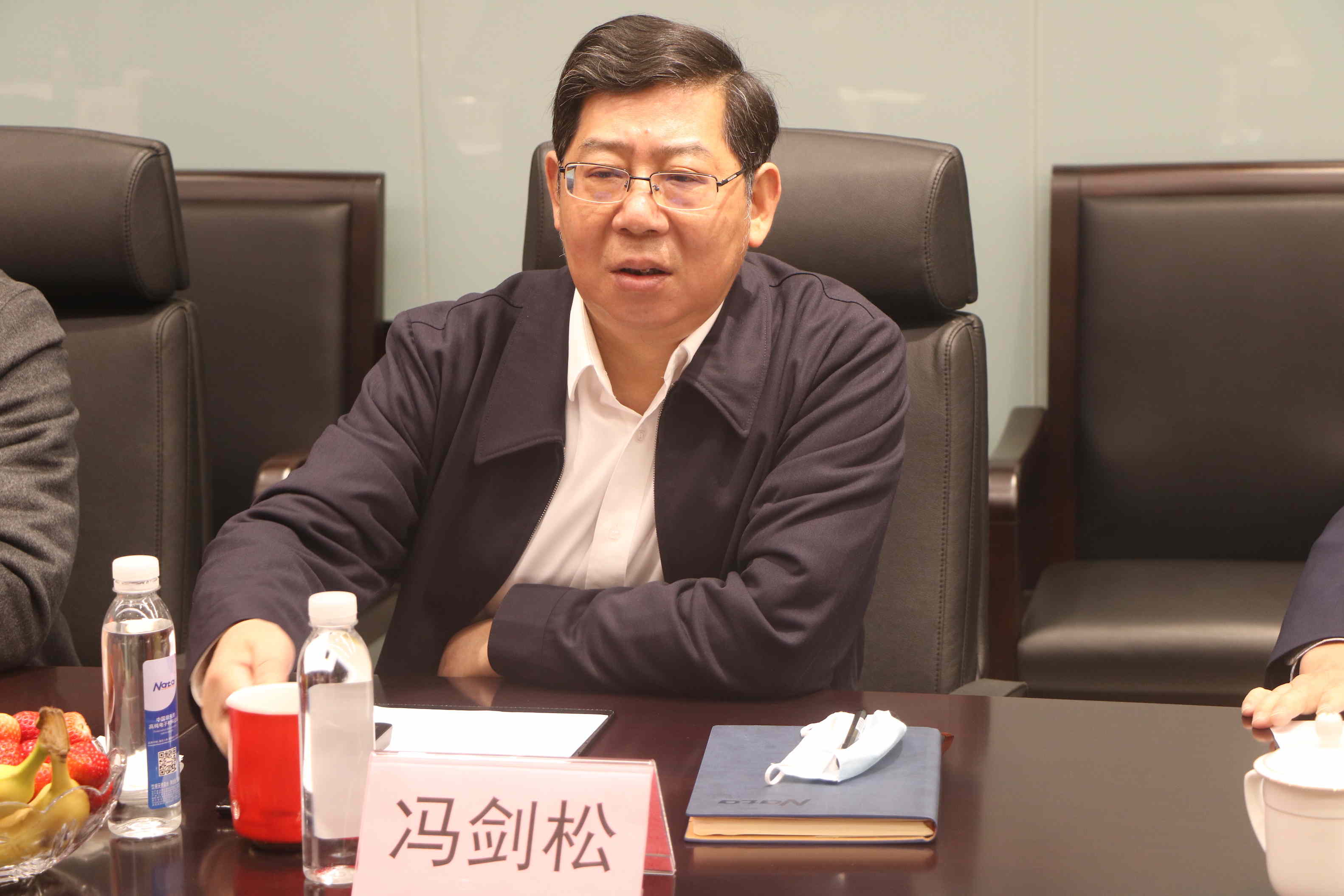  內(nèi)蒙古烏蘭察布市委副書(shū)記、市長(zhǎng)奇飛云調(diào)研南大光電(圖1)